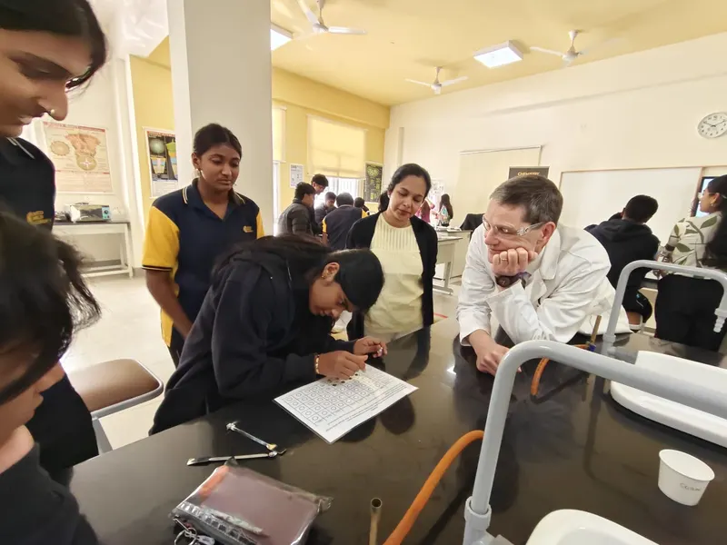 Students working alongside a visiting faculty member in the lab